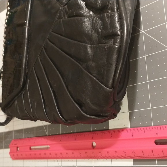 Black crossbody purse 23 in. Strap drop bejeweled Dove brand on zipper defect - Picture 8 of 13